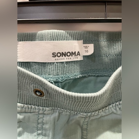 Capri Pants - Picture 3 of 6